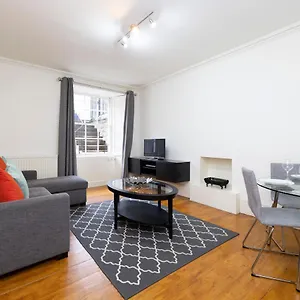 Altido Astonishing And Airy 1br Apt Right In The Centre Apartamento