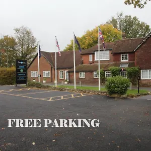 Trivelles Waterhall Country Gatwick & Airport Parking Crawley (West Sussex)